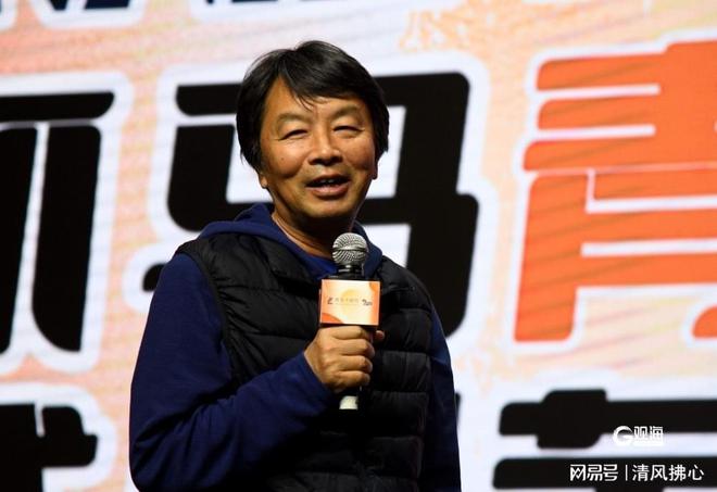 刘震云一语刺痛人心：手机越智能人越没自由